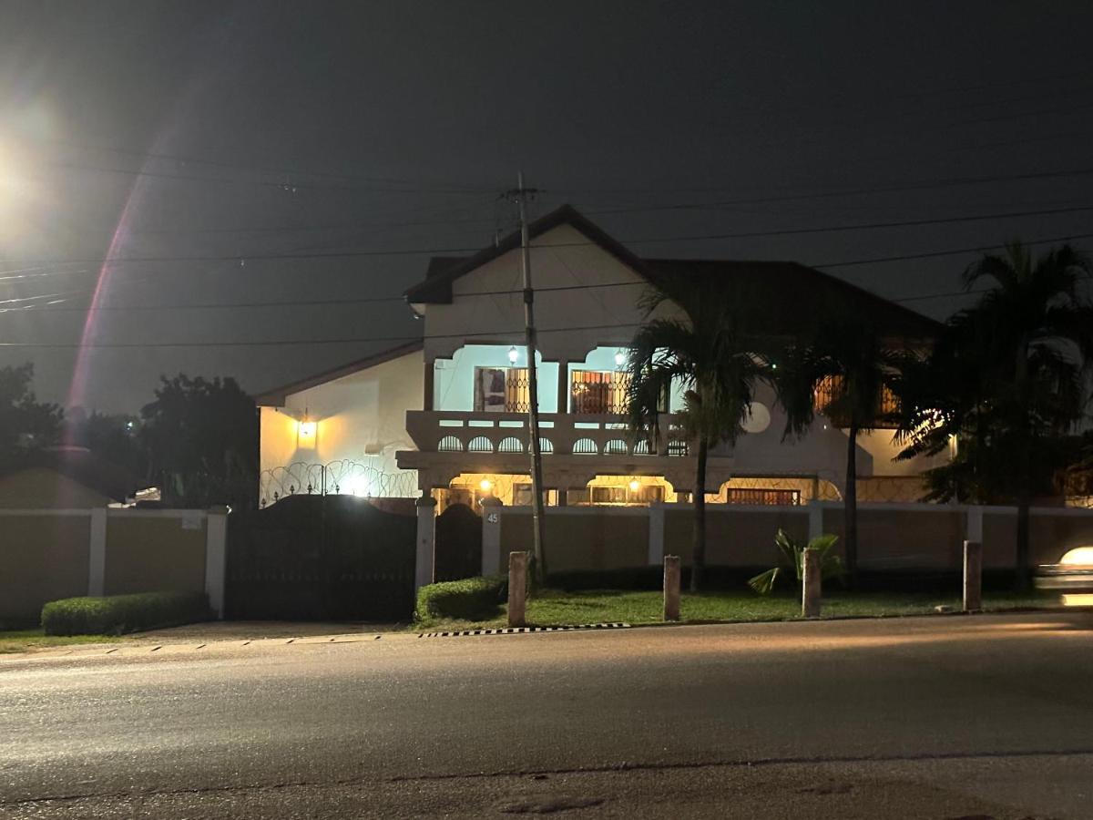 D Barfi Guesthouse, Excellent Location Kumasi Extérieur photo